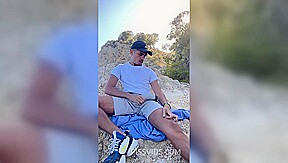 Dotadao gozando muito na trilha - PissVids