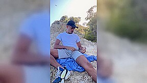 Dotadao gozando muito na trilha - PissVids