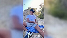 Dotadao gozando muito na trilha - PissVids