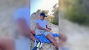 Dotadao gozando muito na trilha - PissVids