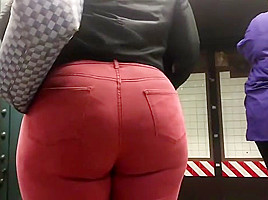 Ebony college girl booty in red jeans