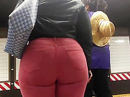 Ebony college girl booty in red jeans