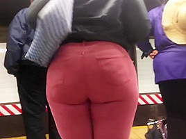 Ebony college girl booty in red jeans