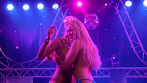 Emi Escada and Regina Moon Lesbian Show