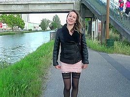 Emmanuelle, 28, croupier in a casino!