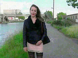 Emmanuelle, 28, croupier in a casino!