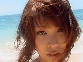 Exotic Japanese model Shizuku Natsukawa in Amazing Girlfriend, Beach JAV clip