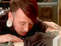 FTM tattooed Viktor Belmont wrestle and fucks queer punk boy