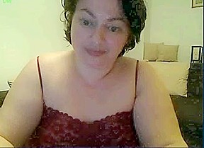Fat ass amateur wife chats in her night gown on cams