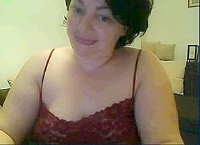 Fat ass amateur wife chats in her night gown on cams