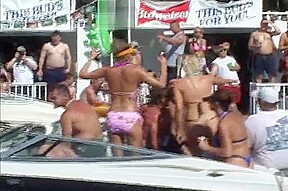 Flashing party on the water - Distinctive