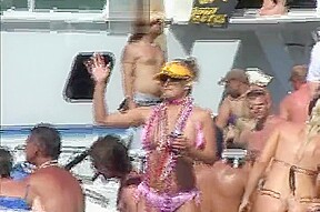 Flashing party on the water - Distinctive