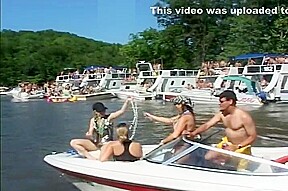 Flashing party on the water - Distinctive