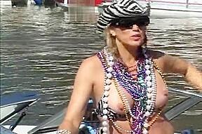 Flashing party on the water - Distinctive