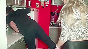 GERMAN Step mom SEDUCE YOUNG BOY WORKER TO FUCK