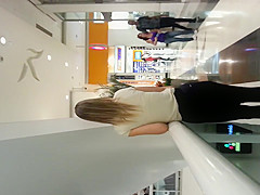 Gata Charmosa no Shopping