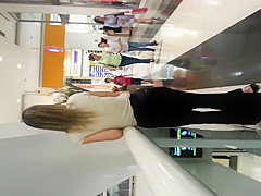 Gata Charmosa no Shopping