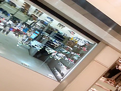 Gata Charmosa no Shopping