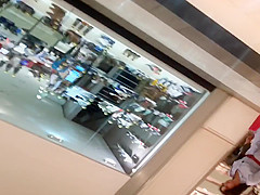 Gata Charmosa no Shopping