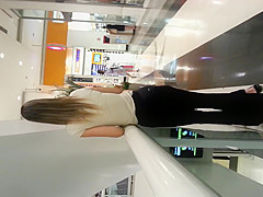 Gata Charmosa no Shopping