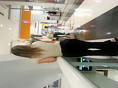 Gata Charmosa no Shopping
