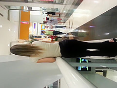Gata Charmosa no Shopping