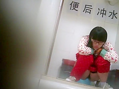 Geeky chinese girl spied while pissing