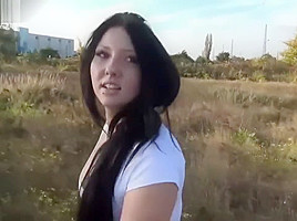 Geile Caro beim privaten Ficktreff auf der Wiese