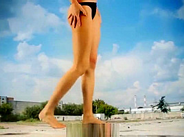 Giantess Growth in a gaz station