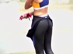 Girl losing down her tight swimsuit on the candid beach vid 07m