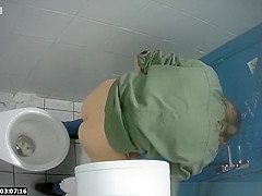 Girl spied by pissing