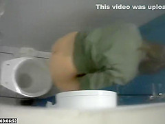 Girl spied by pissing