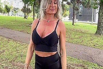 Gostosa Milf Saiu Atras De Um Pau Grande No Parque - Fabidrumond com br 5 Min