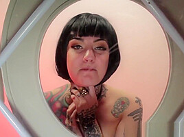 Goth piss mistress punishes sub with her cunt