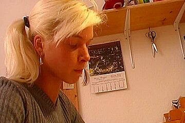 HAWT GOLDEN-HAIRED LEGAL AGE teenager 18+ WHORE FOR GRANDPAS RAMROD   usb