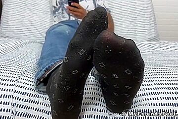 Handsome Black Hunk Dallas Massages And Shows His Yummy Feet