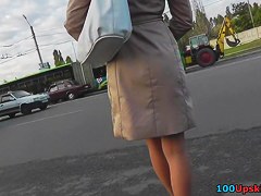 Hawt upskirt a-hole up her coat