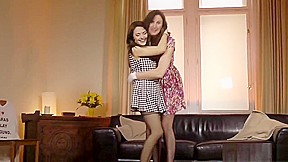 Highheeled mature lesbo