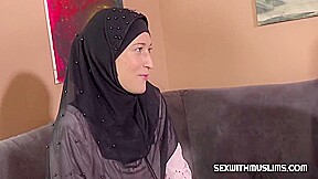 Hot Woman In A Hijab Gave A Blowjob To An Unknown