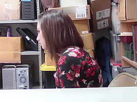 Hot teen 18+ Shoplifter Became Very Cooperative