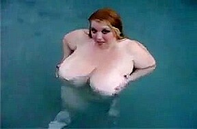 Huge tits on bbw in pool