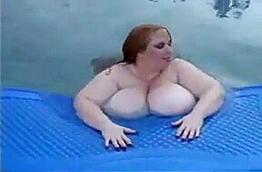 Huge tits on bbw in pool