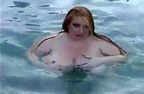 Huge tits on bbw in pool