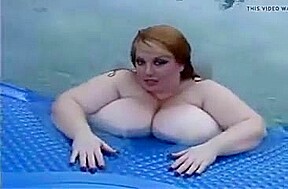 Huge tits on bbw in pool