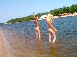 It just got hotter at the stripped beach thanks to her