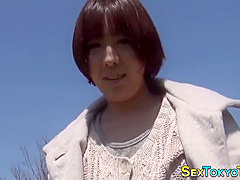 Japanese Babe Shows Snatch