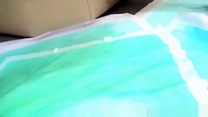 Japanese hottie peeing