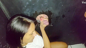 Levei A Kel Abate No Swing E Ela Adorou Chupar No Gloryhole
