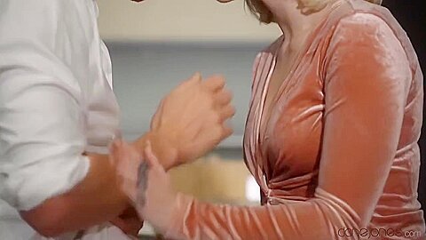 Long-dicked Dude Spurts His Jizz In Marilyn Sugars