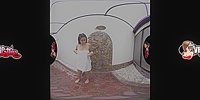 Luisa! in 3 Striptease - VRLatina